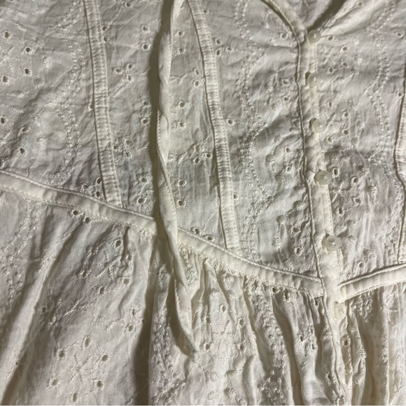 Old Navy cream eyelet long sleeve blouse - Picture 7 of 16